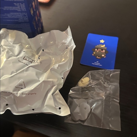 Pop Mart- Crybaby Crying to the Moon- confirmed: “the night sky” (NIB) - Picture 5 of 7